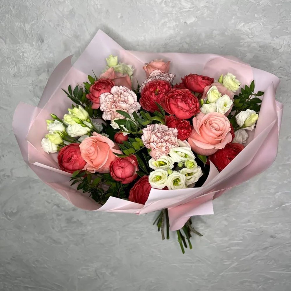 Букет цветов из: Розы, Гвоздики и Лизиантусы